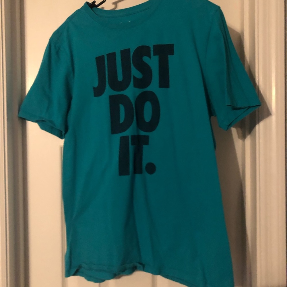 Nike Men’s Large T-Shirt